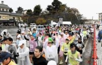 坂井市古城マラソン2025　秋雨の中、2547人が丸岡城下を駆ける　福井県坂井市