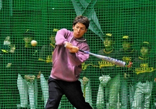 「すげー」大リーガー吉田正尚選手が豪快スイング…児童ら大興奮　永平寺町で野球教室、山田修義投手や山崎颯一郎投手も指導