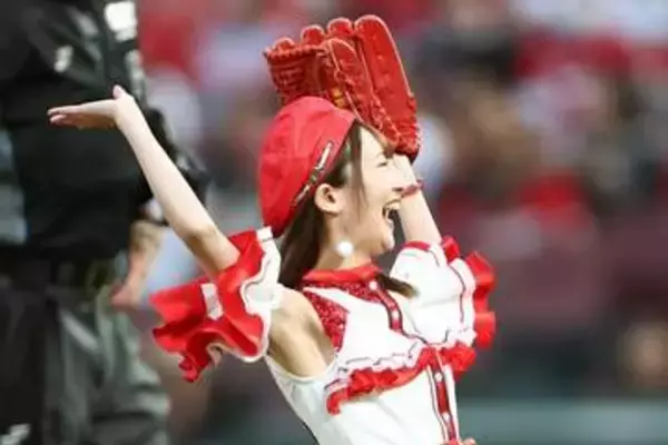 「元アイドルが広島に降臨「ミニスカートが最高」　可憐なペコリから“大暴投”に虜「かわゆい！」」の画像