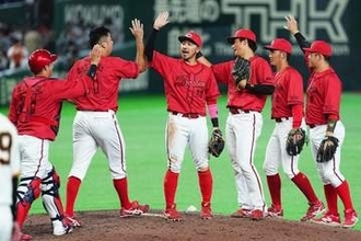 広島、折り鶴デザインの特別ユニ発表　虹モチーフの文字…8.6ピースナイターで着用