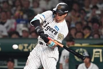 佐藤輝明の一発で…森下翔太に生まれた“変化”　阪神ファンが見逃さなかった「イライラ」