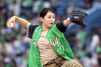 おへそチラリ…球場“降臨”の美女7人が「激カワ」　大喜び＆全力パフォが「愛おしすぎる」