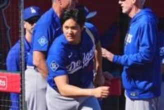 大谷翔平がガッチリハグしたかつての“相棒”　現役引退→古巣へ電撃復帰、念願の再会