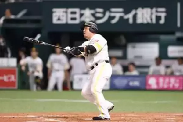 鷹・山川穂高、32打席ぶりヒットが本塁打　打率1割台の大不振も…復調の一撃に本拠地騒然