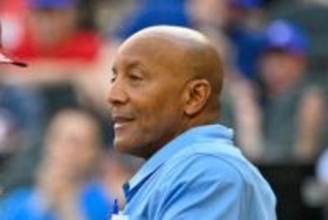 “誤審連発”の63歳審判に悪夢　161キロが顔面直撃…米同情と失笑「野球の神様が休めと」