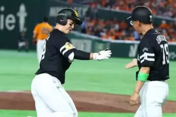 鷹・山本恵大、ファウル判定が覆り今季1号　右翼ポール際への大飛球…審判団の検証で本塁打に