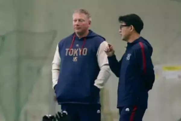 退団から15年も…「全然変わってない」　キャンプに現れた“愛され助っ人”「懐かしい」