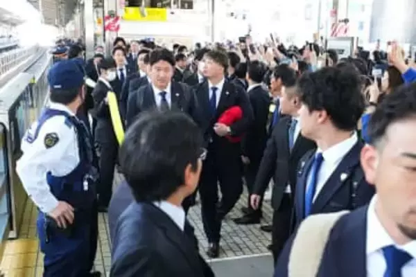 侍J見た米ファン混乱「どれが大谷だ」　バッチリ決めた新幹線移動が呼んだ「誰が誰だか」