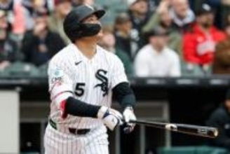 村上宗隆、MLB最多12号　3時間試合遅延も逆転3ラン、本拠地歓声…球団月間最多HR、年67発ペース