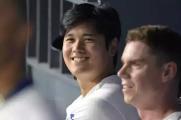 MLBが気づいてしまった大谷の色気　真っ先に登場…髪の毛かきあげ→つけた“香水”