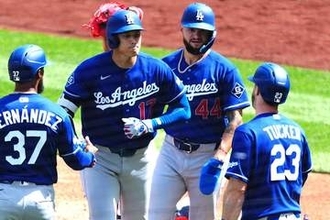 大谷翔平の1号、タッカーはどう見た？　後ろを打つ責任…待望の一発に明かした“本音”