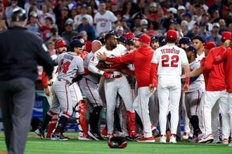 “暴投”で乱闘勃発「何に激昂したんやろ？」　唐突な展開に日本ファン唖然「意味が分からない」