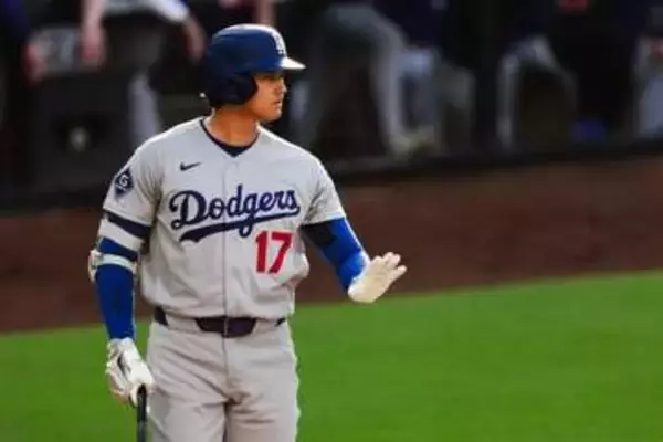 偶然が生んだ大谷翔平の“奇跡”　敵地で幻想的な光景…球団カメラマンが逃さなかった一瞬