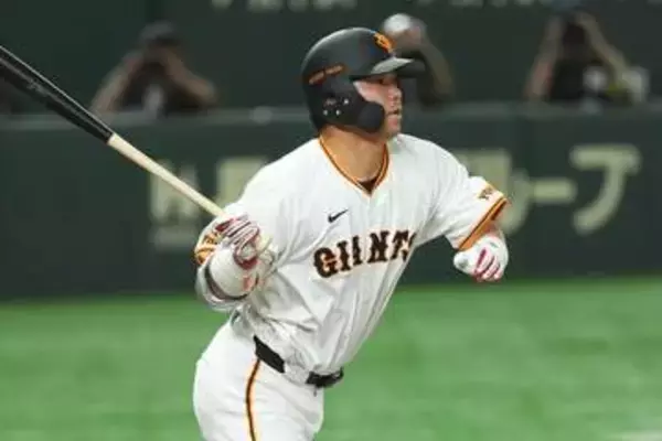 「巨人・大城卓三は「最高!!」　劇的弾にファン感涙…絵になるバットフリップは「たまんねぇ」」の画像