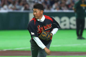 松坂大輔氏、侍Jユニで豪快ストライク投球　現役思い出すワインドアップ…東京D大歓声