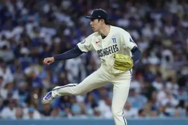佐々木朗希に“ポンッ”　降板直前に発見…そっと寄り添ったフリーマンが「めっちゃ素敵」