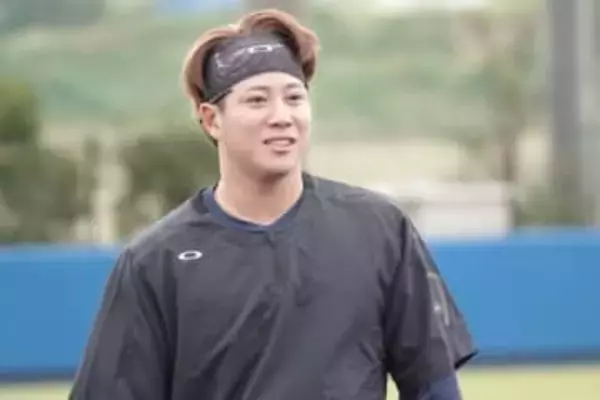 白ドレスの妻が「美しいぃぃ」　オリ23歳と顔寄せ合い…激アツ抱擁に「私までニヤニヤ」