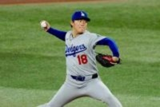 山本由伸がベンチでハグ　心から感謝した“相手”…ピンチで無念の降板、救われた快投