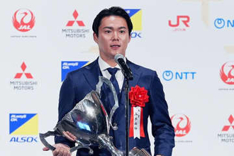 お値段衝撃の“億超え”　505億円男・山本、輝く左手首にファン仰天「えげつない…」