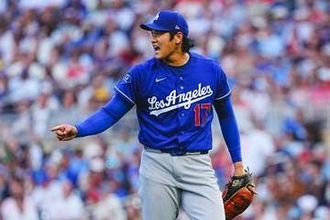 大谷翔平、同僚の好守に思わず“ペロリ” 「表情が最高」リアクションが話題に