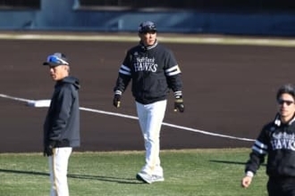 美女が興奮…話題の鷹“特別ユニ”が「かわいすぎる」　異例のコラボに思わず「まって！」