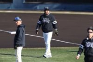 美女が興奮…話題の鷹“特別ユニ”が「かわいすぎる」　異例のコラボに思わず「まって！」