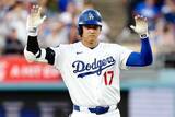 「大谷翔平、二塁打→“ドスコイ!?”　フェンス直撃の豪快打…激走後の一瞬にファン興奮」の画像1
