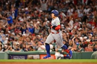 “大谷超え”23号の直後…岡本和真に日本式のリスペクト　盟友ゲレーロJr.が見せた最大級の賛辞
