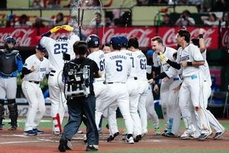一般客に紛れた“大物美女”「いらっしゃってたの!?」　振袖→戦闘服で大興奮「勝利の女神」