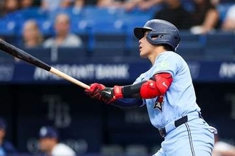 岡本和真が“頭脳”で放った13号　カナダ実況が感じ取った「視線」…逆方向に打ったワケ