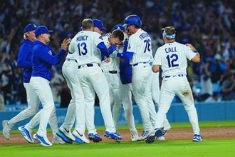 ド軍劇的サヨナラ！　テオが殊勲打、欠場した大谷翔平も輪に加わる…明日の出場は再度判断か