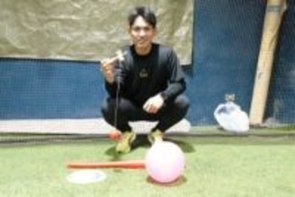 脳と体に記憶させるフルスイングの「錯覚」　フォームは無視…ポイント掴む“風船割り”