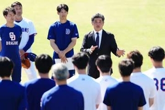 “歴史的バズ”が「もはやアイドル」　わずか1日半…新監督の「コンテンツ力強すぎる」
