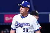「中日井上監督、敗戦後に異例の抗議　3死球に激怒…9回は乱闘騒ぎもあり大荒れの結末」の画像1
