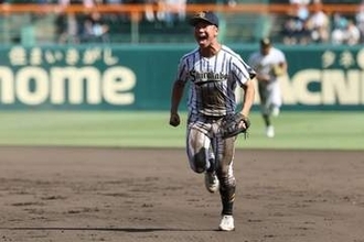 甲子園で「メジャー級」美技爆誕　プロ野球“顔負け”の声…しかも2年生「鳥肌立った」