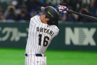 大谷翔平、WBCで2試合連発…韓国戦で特大同点アーチ　確信のバット投げに東京ドーム熱狂