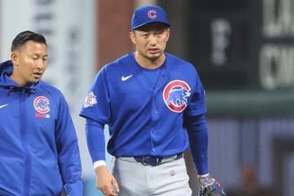 鈴木誠也は「右膝の違和感」で途中交代　地元放送局が速報…守備時に負傷、心配される古傷
