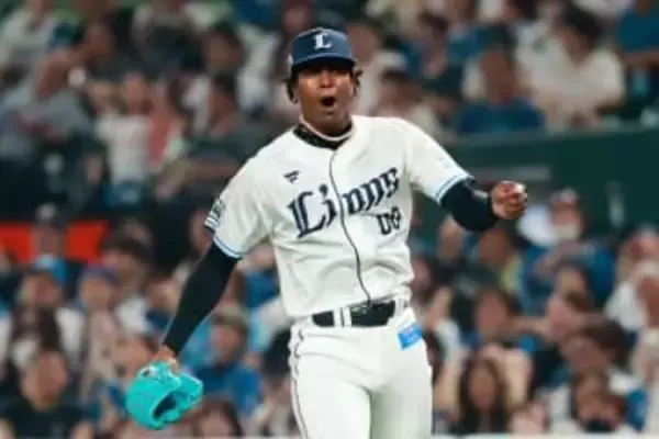 元助っ人が驚愕パフォ「面白すぎ」　“進化した”激しすぎる跳躍→昇天に「全員が衝撃」