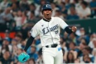 元助っ人が驚愕パフォ「面白すぎ」　“進化した”激しすぎる跳躍→昇天に「全員が衝撃」