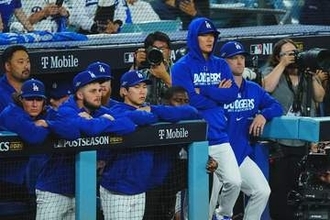 野球中継で「半裸の女性」　“拝金主義”のMLB…米国ファン怒りの卑猥広告「常軌を逸してる」