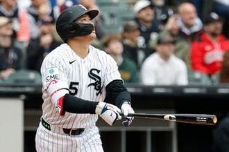 村上宗隆、8回に19号同点2ラン　西田がチャンスメーク→チーム救う一振りに本拠地は大興奮
