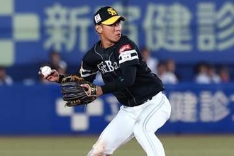 驚愕キャッチ→爆肩披露に「鳥肌たった」　“超美技”を披露した34歳は「ガチえぐい」
