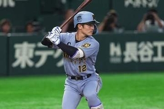 阪神救った劇的弾の裏で…右手を掲げた“人物”「マジで泣ける」　粋な行動が「神シーン」