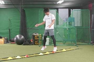 反復練習ばかりの野球脳に“刺激”　試合に生きる「咄嗟の判断力」がつく色付きラダー