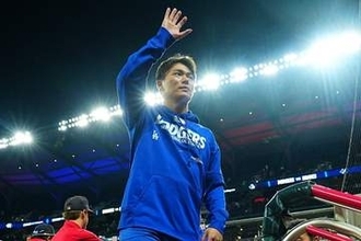 山本由伸は神様!?　拡散された“土下座”シーン…PS快投でひれ伏す後輩に再注目