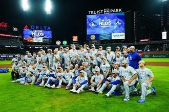 “ハブられた”ド軍キム…勝利後に粋な対応　記念の1枚の裏側にあった同僚の善行
