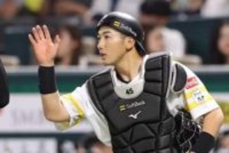 鷹助っ人の「こんな笑顔初めて見たわ」　新相棒役に早くも“メロメロ”「めちゃくちゃご機嫌」