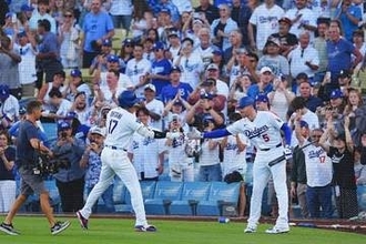 大谷翔平300号も目撃!?…現れた「史上最高にかわいいファン」　米メディアも熱狂
