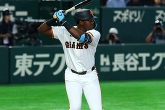 “脳内バグる”驚愕弾…巨人21歳が「理不尽すぎる」　差し込まれても「意味分からんパワー」