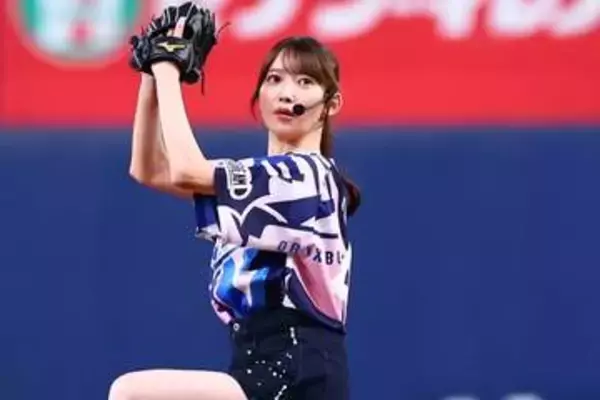 ショートパンツから豪快足上げ　国民的アイドルの「99点」投球…直後に異例の“円陣参加”